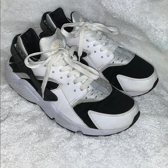 black huaraches size 10